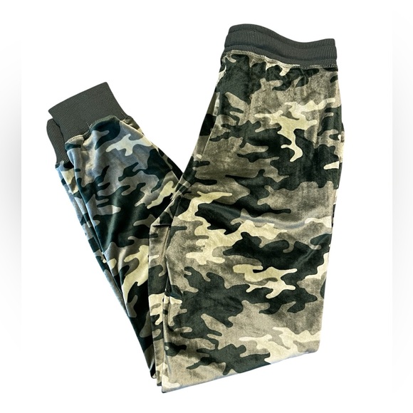 LuLaRoe Pants - LuLaRoe cozy camo joggers size small